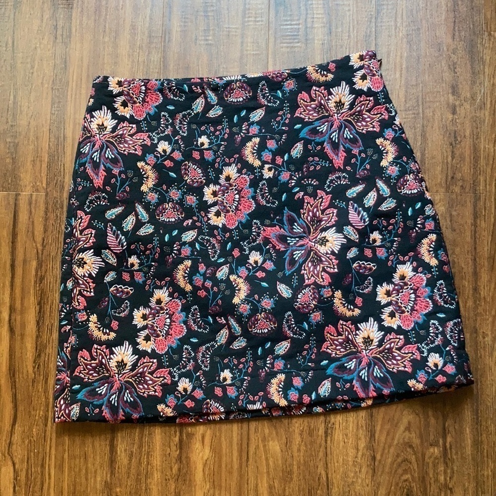 Loft petites floral woven skirt size 6 P